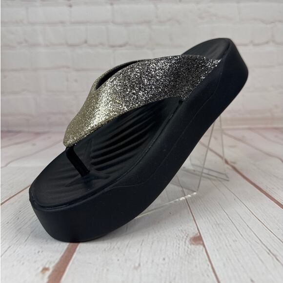 Crocs Getaway Glitter Platform Flip Flops Sandals Women’s Size 6 (210654-001) - Picture 4 of 9